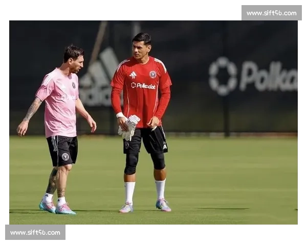 38 岁门神 8 次扑救 + 扑点封神！乌斯塔里当选世俱杯 MVP